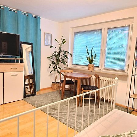 Apartamento Doppelzimmer 2 I Geteiltes Bad & Kueche I Mit Dem Zug Nur 4 Min Bis Zum Hauptbahnhof Friburgo de Brisgovia Exterior foto