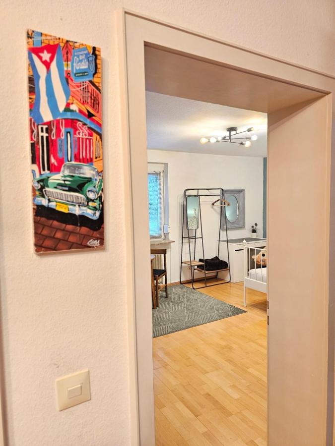 Apartamento Doppelzimmer 2 I Geteiltes Bad & Kueche I Mit Dem Zug Nur 4 Min Bis Zum Hauptbahnhof Friburgo de Brisgovia Exterior foto