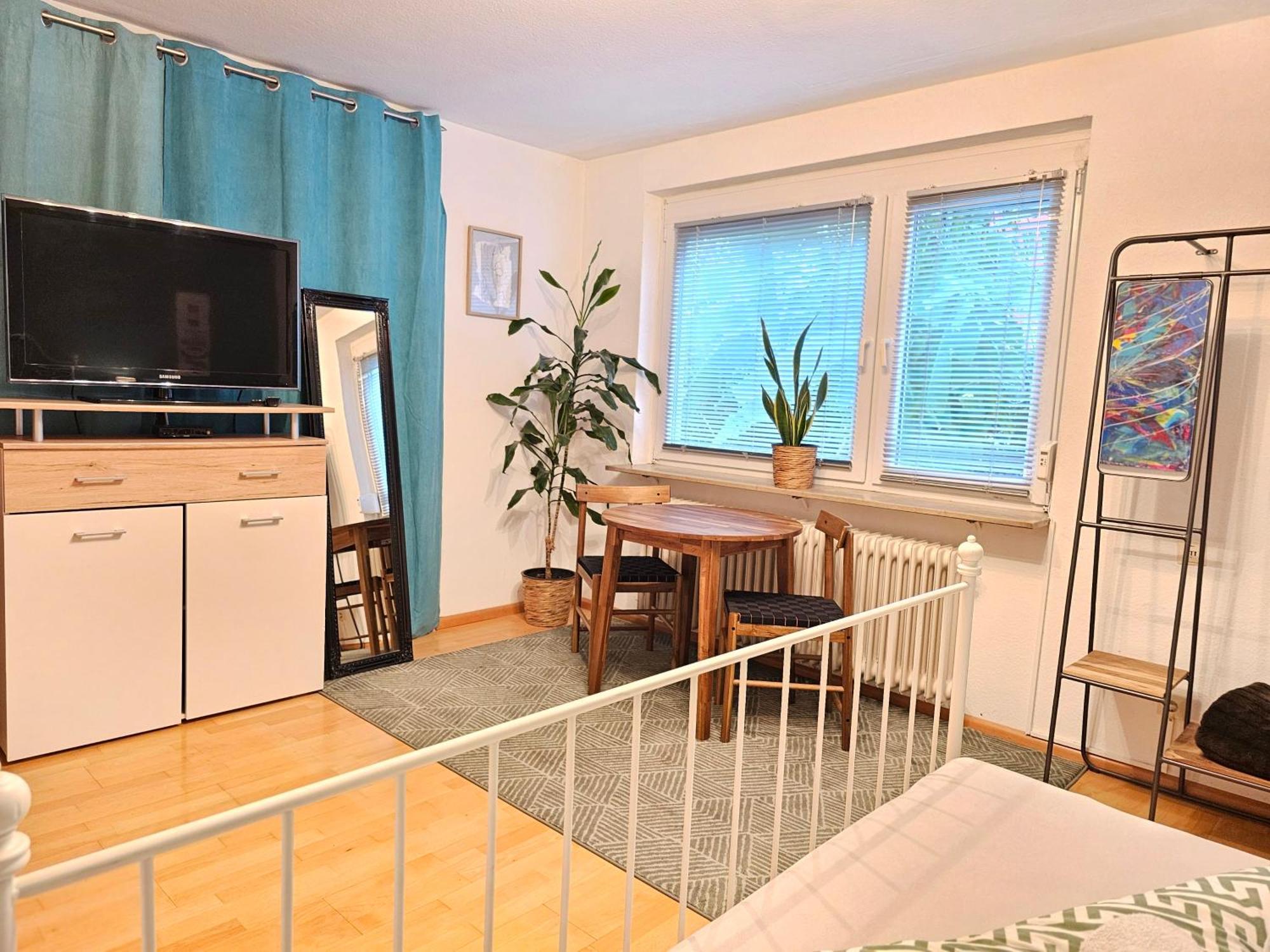 Apartamento Doppelzimmer 2 I Geteiltes Bad & Kueche I Mit Dem Zug Nur 4 Min Bis Zum Hauptbahnhof Friburgo de Brisgovia Exterior foto