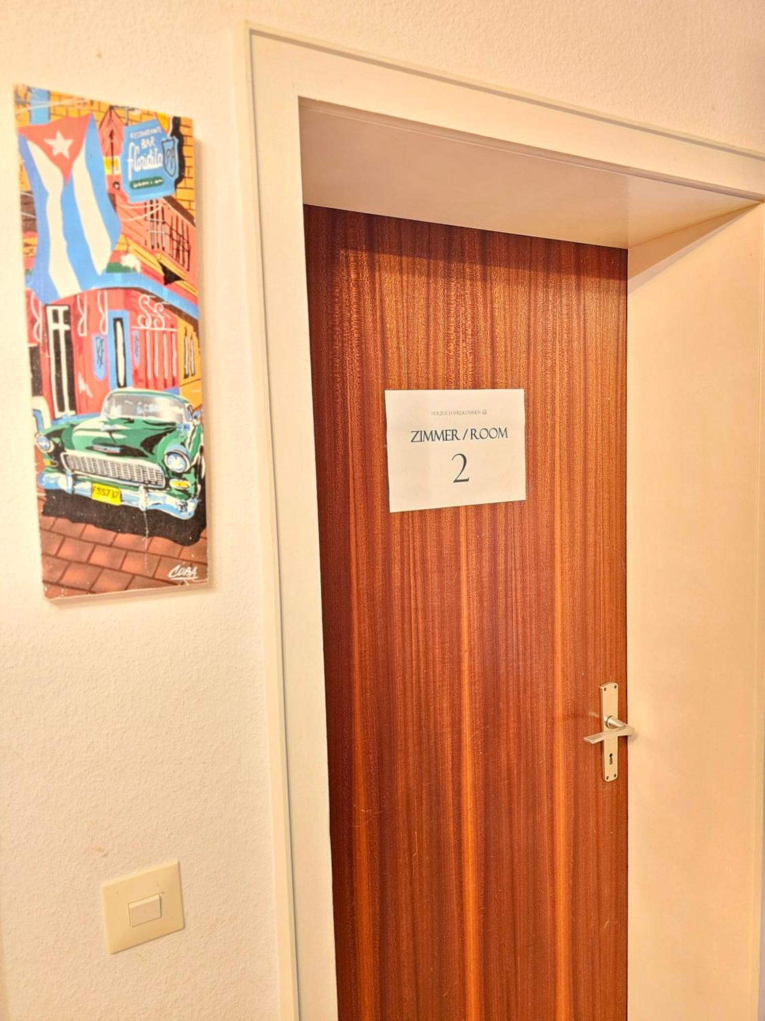 Apartamento Doppelzimmer 2 I Geteiltes Bad & Kueche I Mit Dem Zug Nur 4 Min Bis Zum Hauptbahnhof Friburgo de Brisgovia Exterior foto